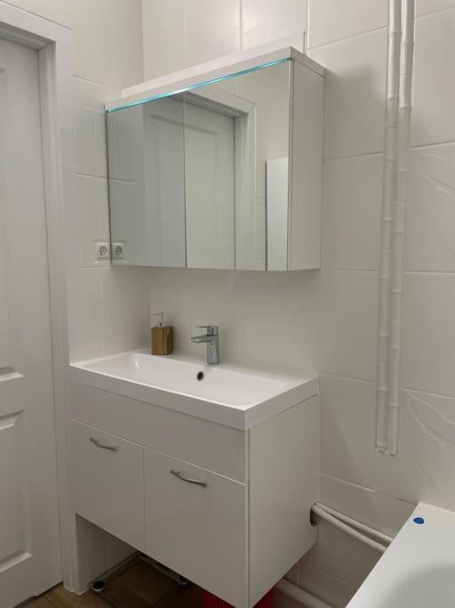 Apartament Four Bedroom Lachmana