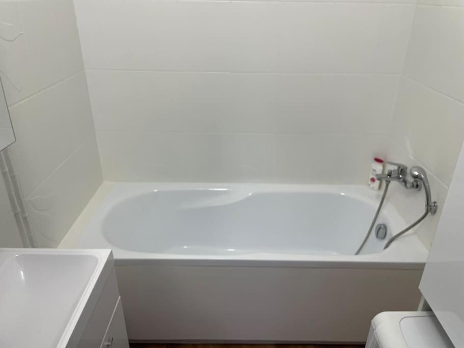 Four Bedroom Lachmana Warszawa